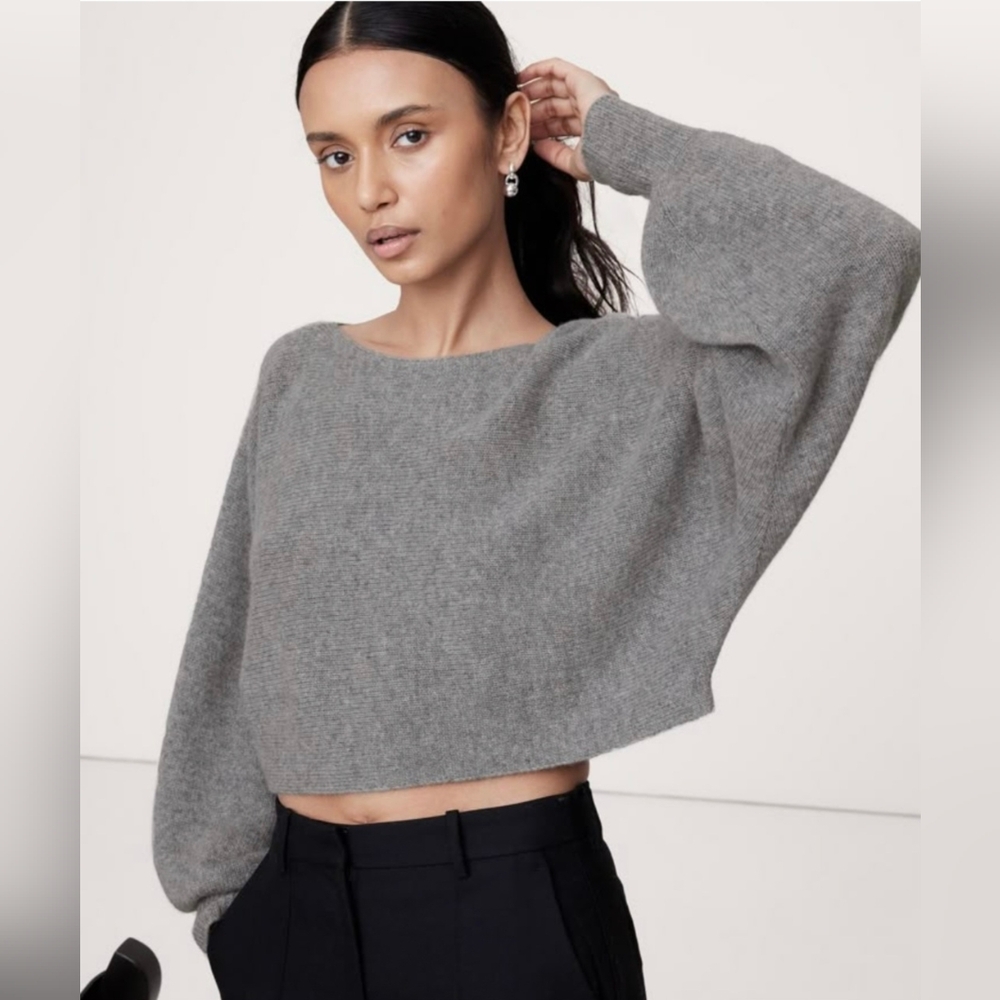 FINAL PRICE. Closet closing on 12/09. Banana Republic 100% cashmere sweater EUC